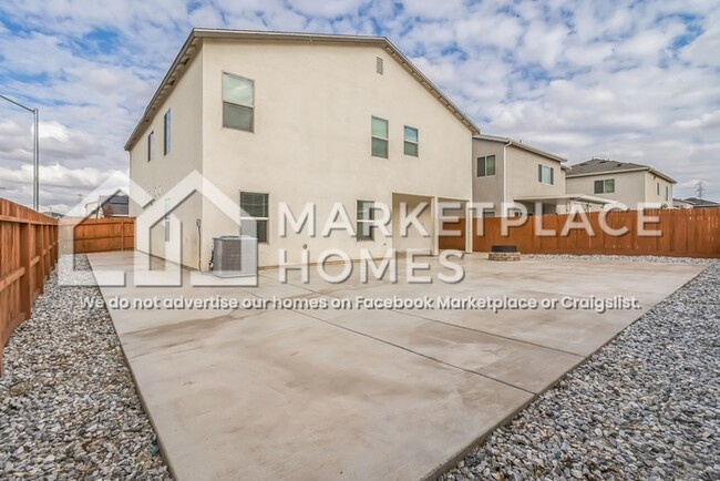 Building Photo - 2426 Valdes Dr