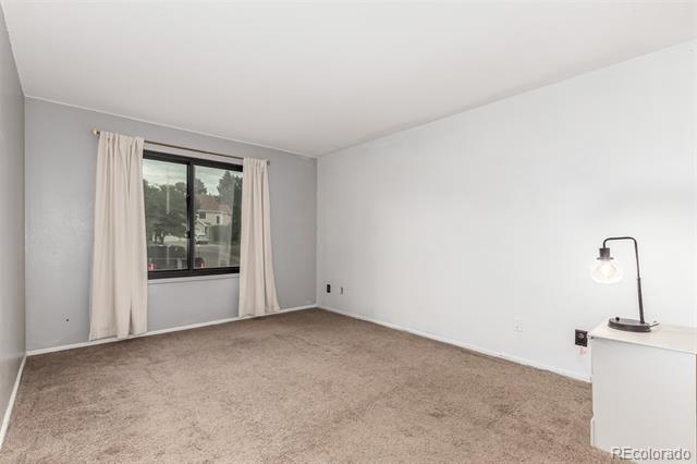Building Photo - 401 S Kalispell Way