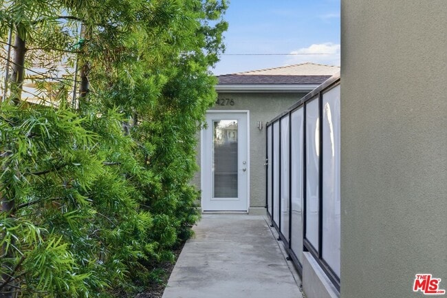 Building Photo - 4276 Kenyon Ave