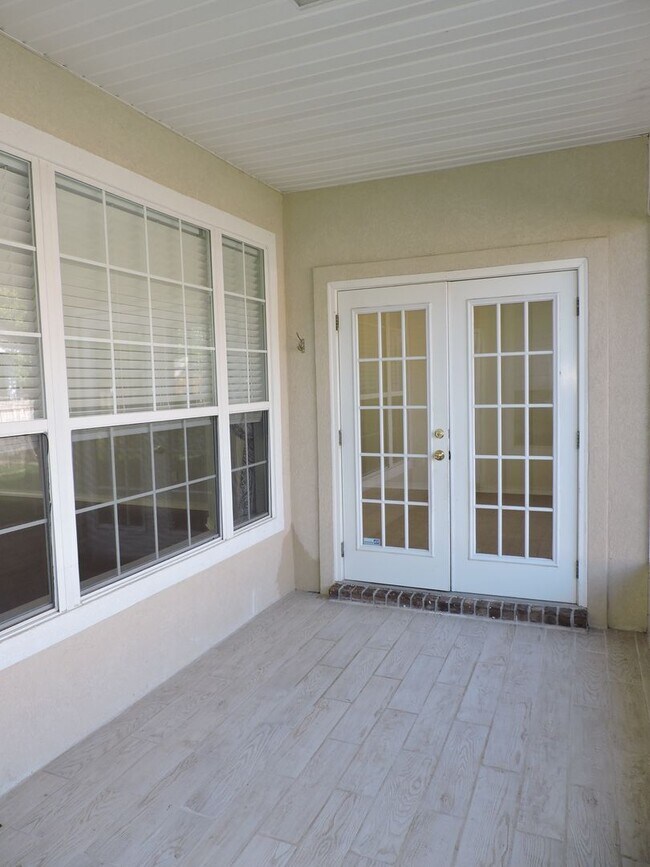 Building Photo - Just minutes to NAS Pensacola & Perdido Key