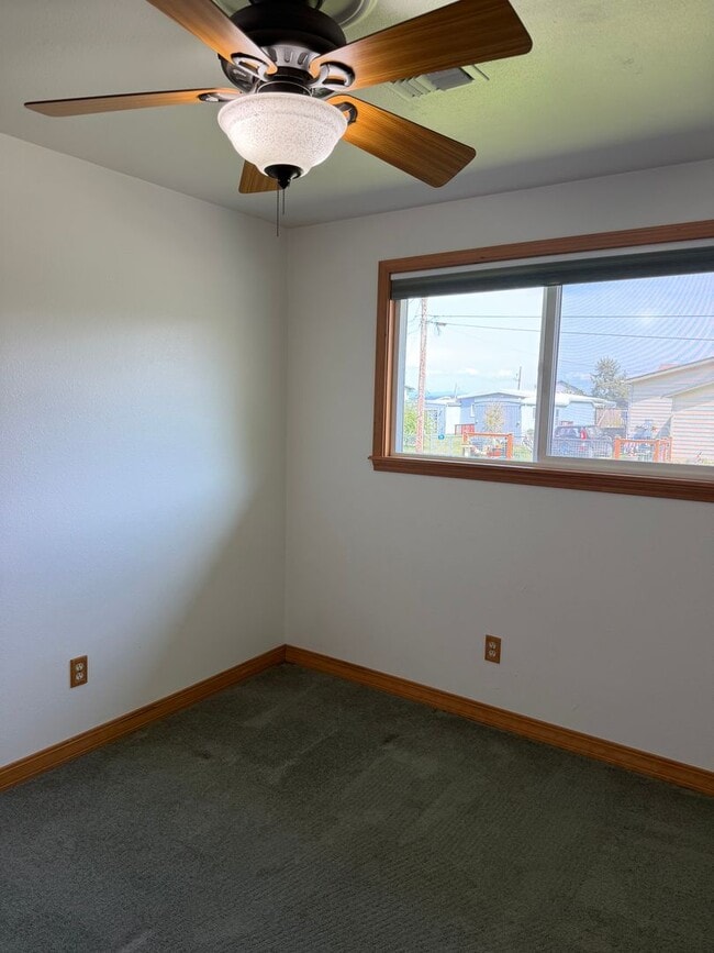 Building Photo - Harrington Lagoon Water View Home!
