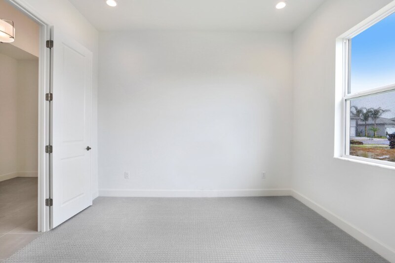 Building Photo - 30000 Neroli St