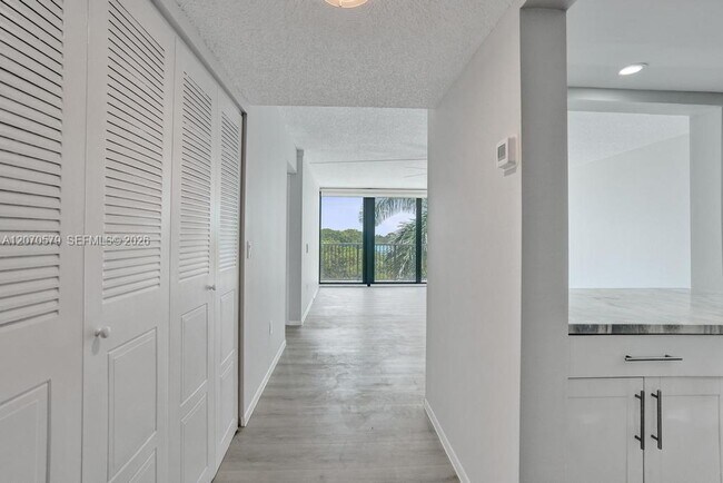 Building Photo - 1101 River Reach Dr