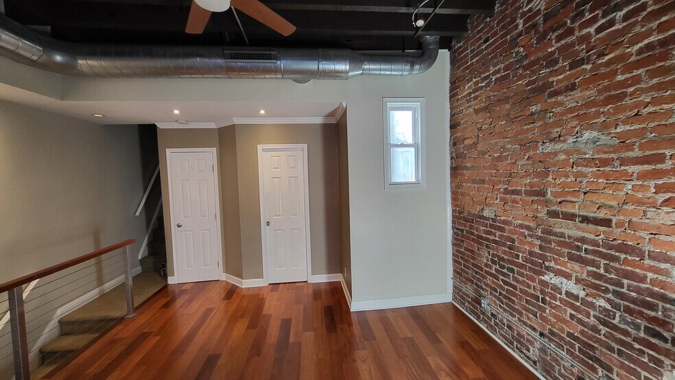 Family Room - 816 S 5th St