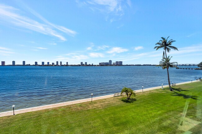 Building Photo - 301 Lake Shore Dr