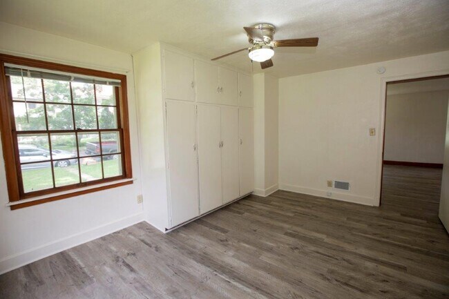 Building Photo - 207 Private Room for Rent!