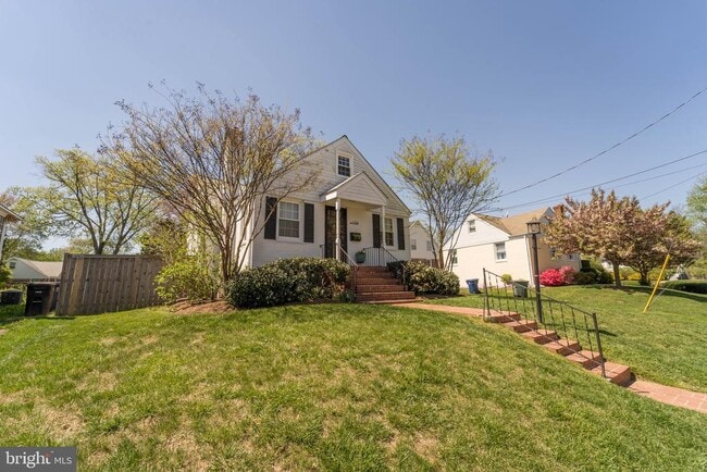 Building Photo - 1334 Bayliss Dr