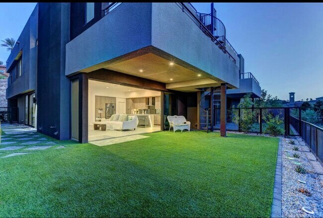 Building Photo - 22 Promenade Isle Ln