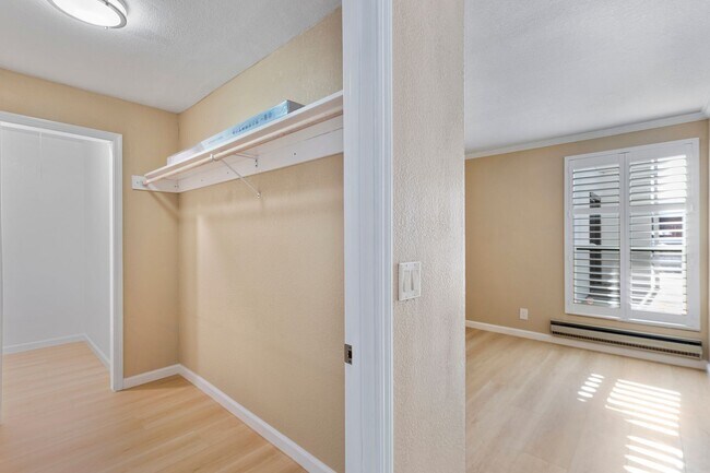 Building Photo - Exquisitely Updated, No Carpet 1bd/1ba in ...