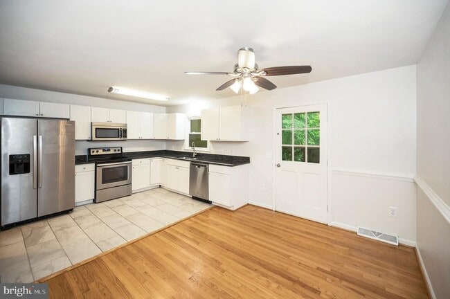 Building Photo - 455 Ridgemore St