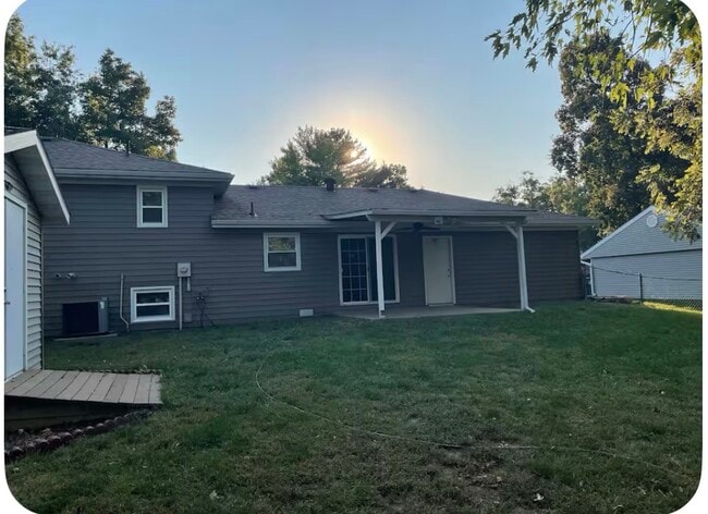 Building Photo - 404 Elm Tree Dr