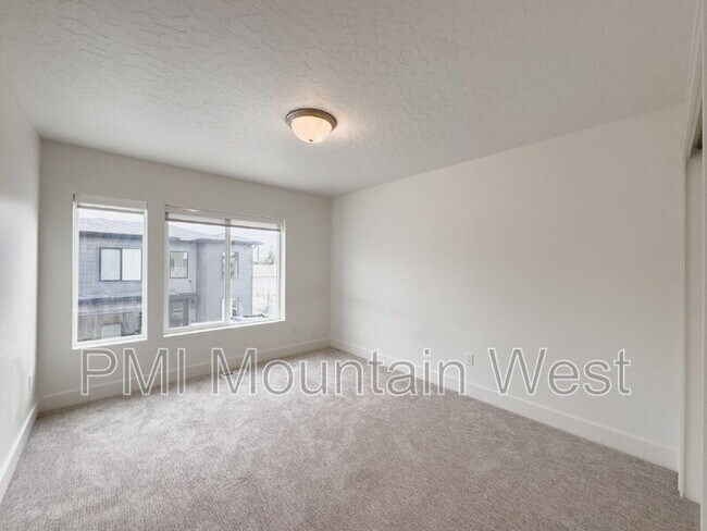 Building Photo - 331 S 680 W
