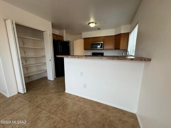 Building Photo - 7815 S Wild Primrose Ave