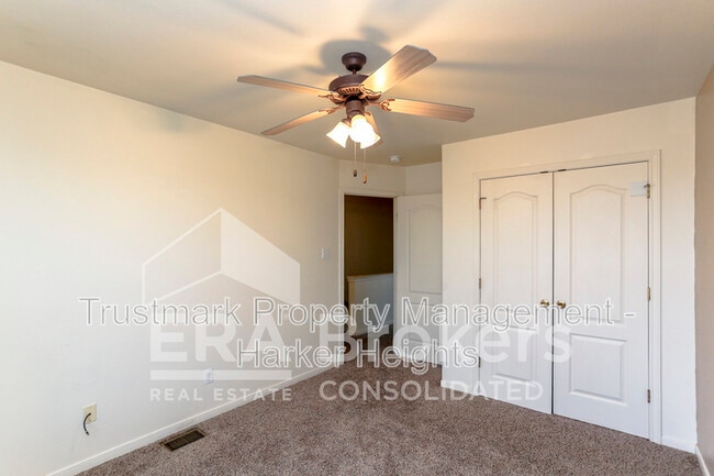 Building Photo - 707 S Amy Ln