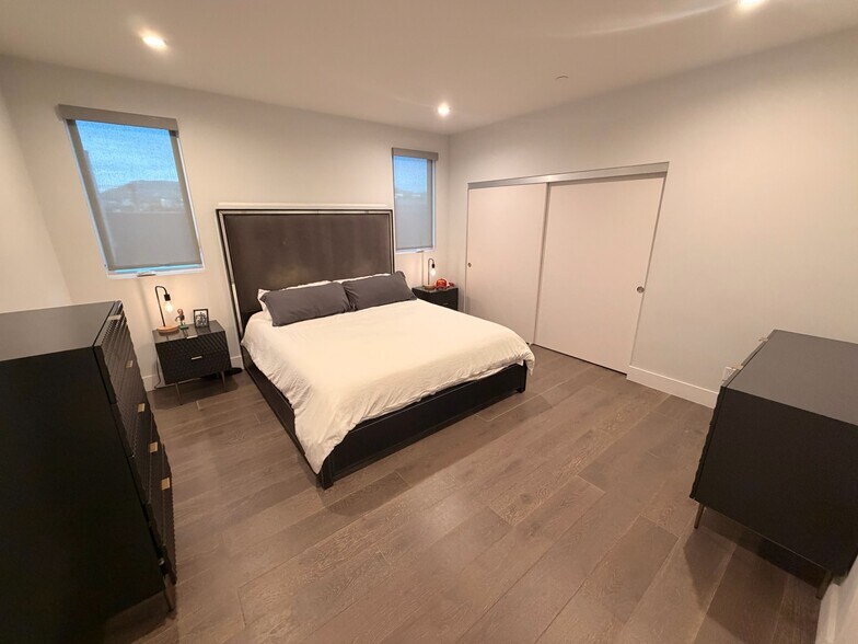 Master Bedroom - 935 N Hudson Ave