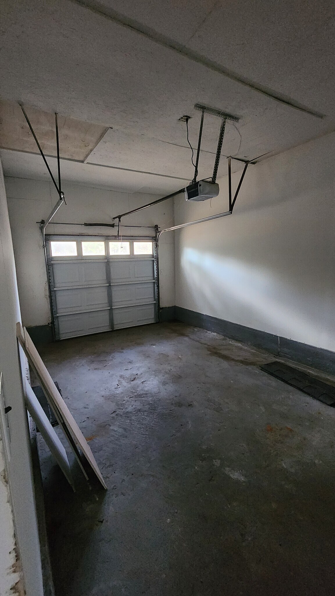 1 car garage - 360 N White Station Rd