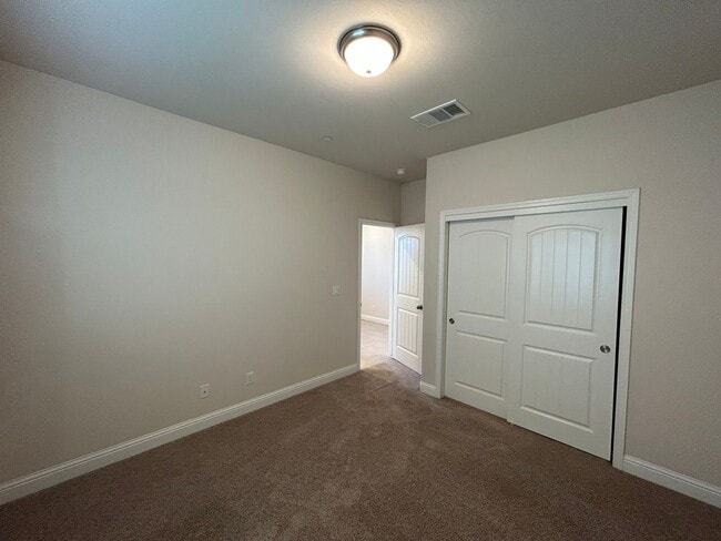 Building Photo - 10406 Alondra Dr