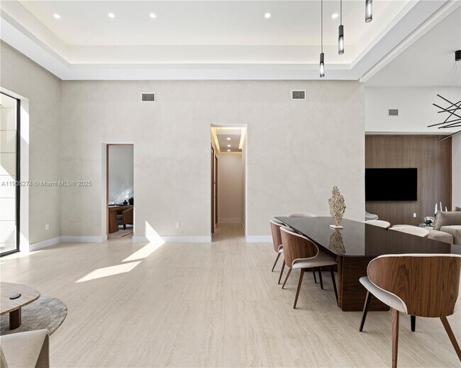 Building Photo - 543 NE 109th St