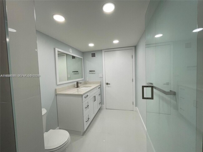 Building Photo - 4725 SW 62nd Ave