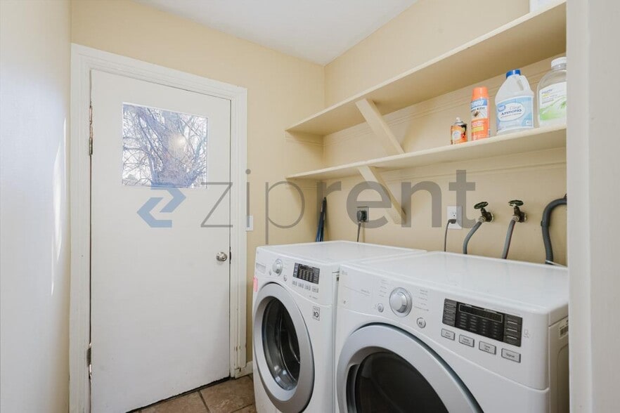 Building Photo - 593 W 1020 S