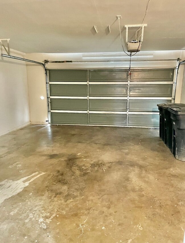 Building Photo - LINCOLNVIL9849