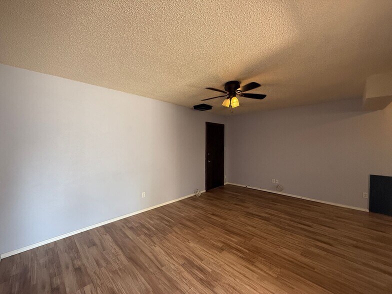 Building Photo - 330 Overton Dr