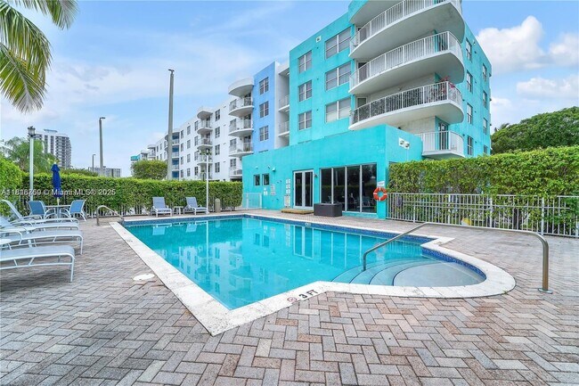 Building Photo - 1555 N Treasure Dr
