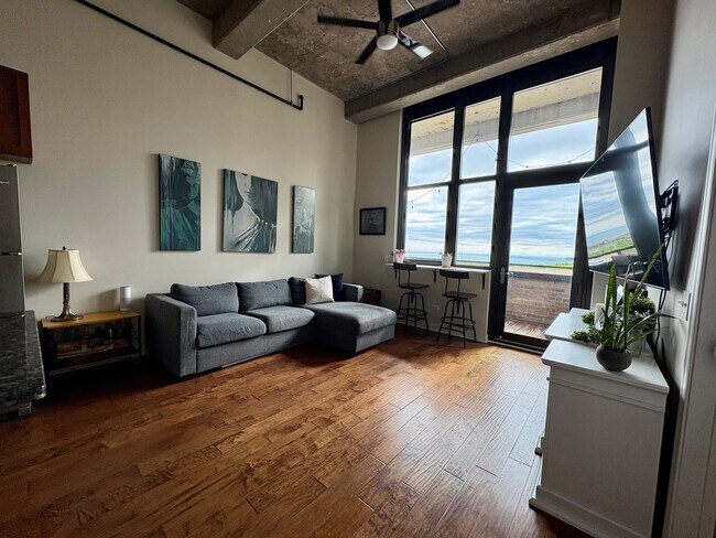 Building Photo - 320 E 21st St