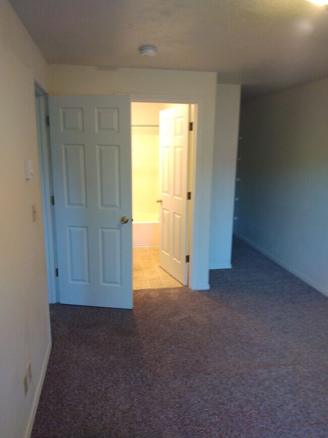 Building Photo - 1344br