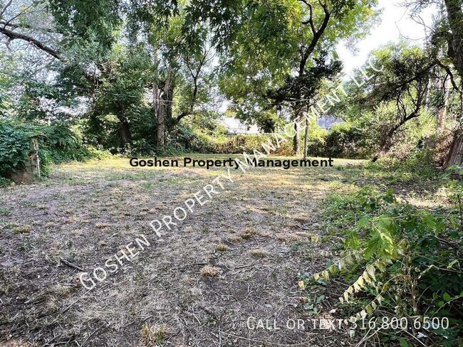 Building Photo - Lovely Home with fenced yard