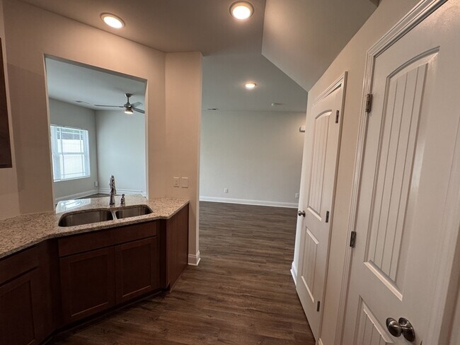Building Photo - 103 Woodsbrook Pl SW