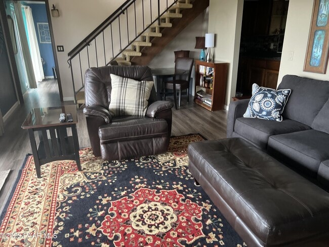 Building Photo - 647 Fiesta Ln