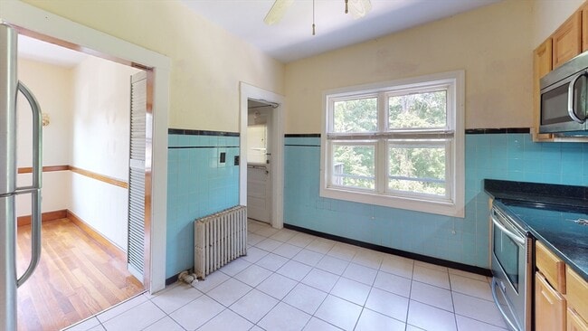 Building Photo - 48 Oak St