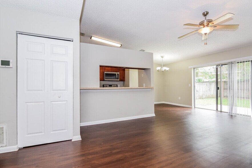 Building Photo - 4059 Forecast Dr