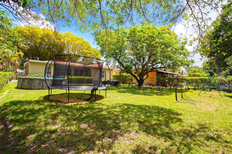 Building Photo - 600 SW 25th Rd