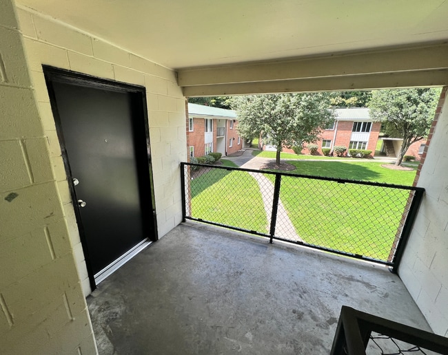 Building Photo - 116 Willow St