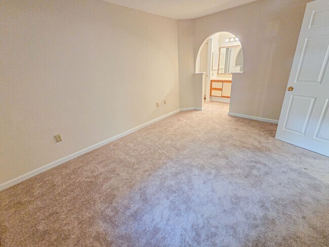 Building Photo - Stunning 2br/2bth condo in North Bethesda,...