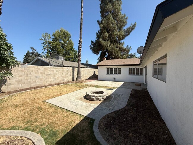 Building Photo - 3912 Madrid Ave