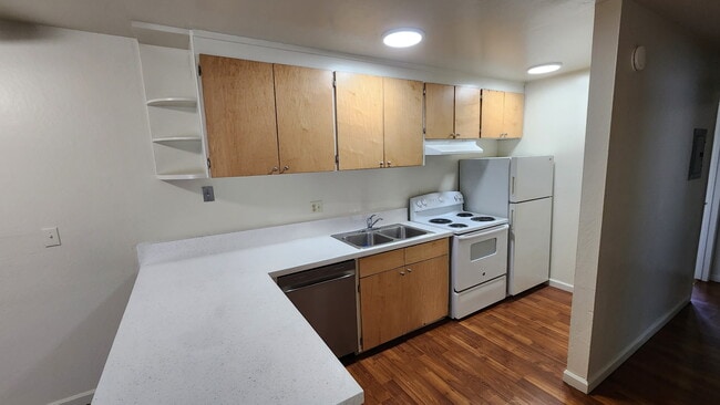 Building Photo - 39118 Sundale Dr