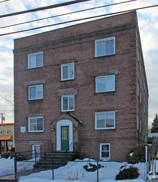 Primary Photo - 2445 Main St