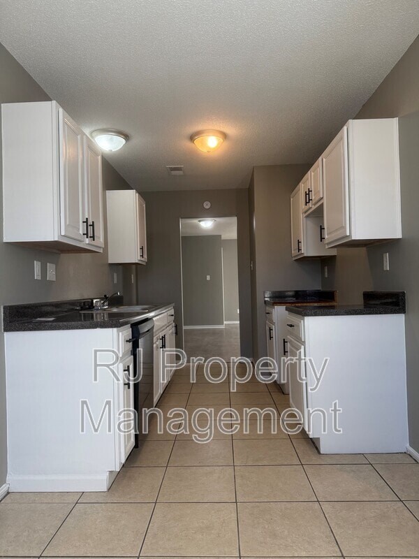 Building Photo - 4817 Royal Run Dr