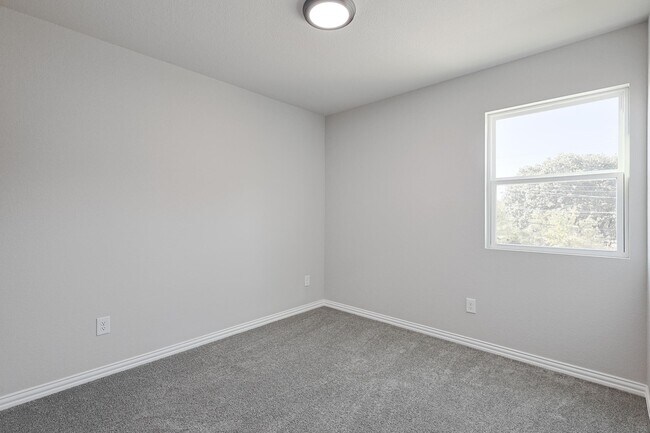 Building Photo - 5822 Grayson St