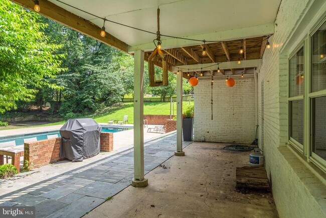 Building Photo - 7732 Canal Ct