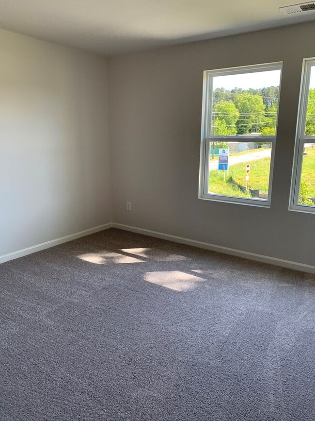 Building Photo - Amazing three bedroom home!