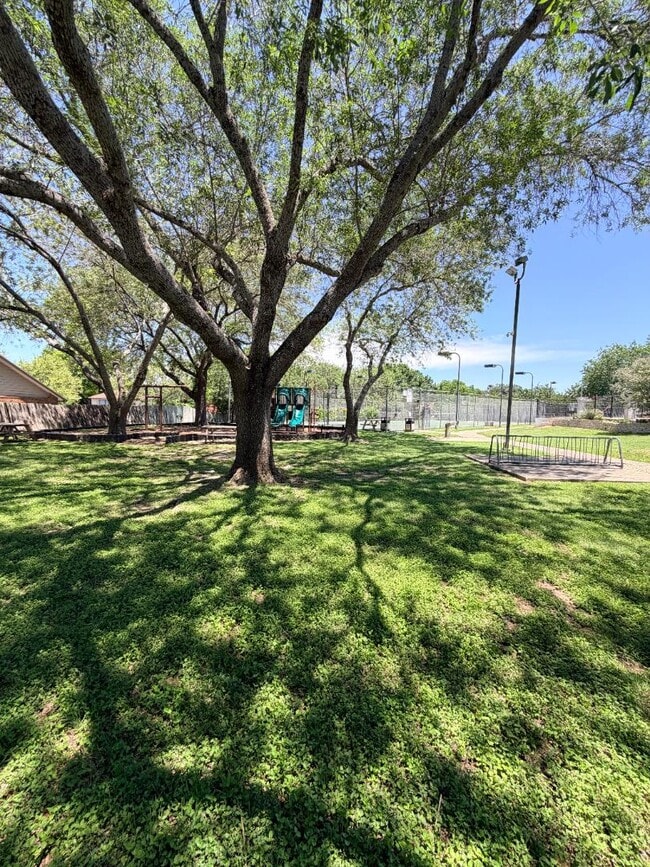 Building Photo - 7423 Corian Park Dr