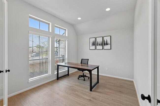 Building Photo - 22435 Sawmill Pass Ln
