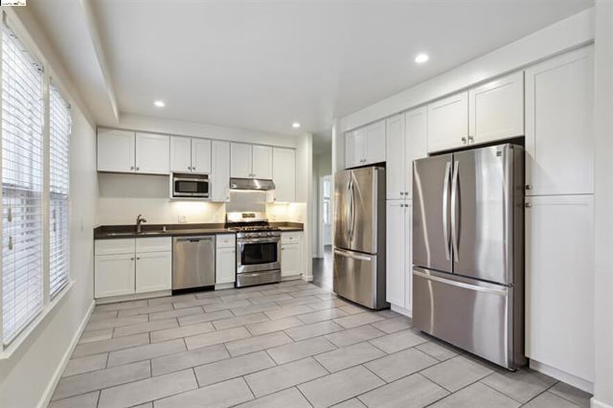 Building Photo - 2211 Haste St