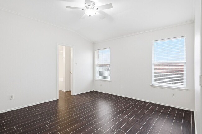 Building Photo - 1202 Sundrop Pl