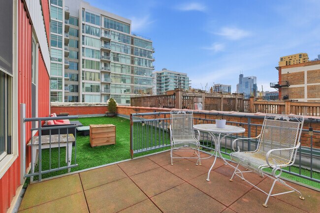 Building Photo - 1631 S Michigan Ave