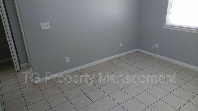 Building Photo - 209 7th St S